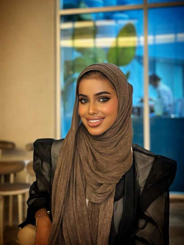 قطعة واحدة من الوشاح الطويل الخفيف ذو اللون الأحادي المتهالك، مناسب للاستخدام اليومي - حجاب مجعد