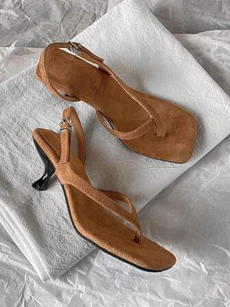 Sandalias de tacón alto estilo francés para mujer, nuevas sandalias de verano de piel con puntera abierta y tacón fino, zapatillas de tacón de gatito con correa trasera