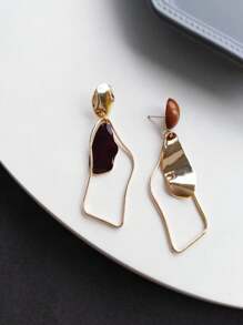 1 Pair European & American Asymmetrical Hollow Stud Earrings