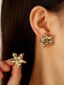 1 paire de boucles d'oreilles cloutées en acier inoxydable texturé en forme de cœur et d'étoile, convenant pour le port quotidien des femmes