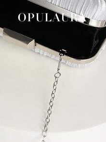 Túi cầm tay OpulAura Vintage Elegance Satin, Ví dự tiệc tối thời trang thiết kế xếp ly, Túi xách cho sự kiện trang trọng tinh tế và quyến rũ, Túi nhỏ kiểu hộp cao cấp thích hợp cho tiệc/đám cưới/dịp trang trọng, Có dây đeo có thể tháo rời để đeo vai hoặc đeo chéo - Bạc - Xem 4