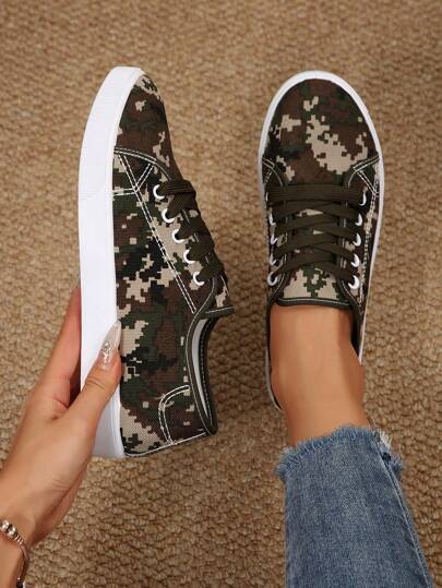 2025春夏新款户外休闲运动鞋女学生舒适平底鞋圆头时尚舒适百搭女军绿迷彩鞋