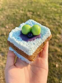 1/6个装 柔软可爱草莓吐司捏捏乐玩具，多层可拆分设计，软萌玩具，解压玩具，Taba软萌玩具，儿童仿真食物，儿童指尖玩具，办公室和旅行减压玩具，适合儿童、青少年和成人