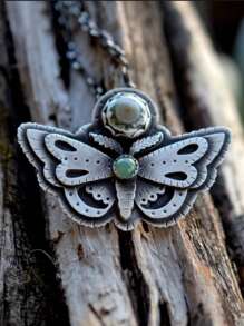 1 pieza Collar de estilo punk, collar colgante con diseño de calavera de polilla de estilo gótico y oscuro con colgante de piedra verde vintage incrustada