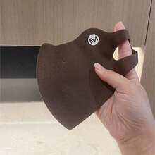 1/5个装夏季可爱防晒防尘口罩，透气性好，含胶原蛋白。这款纯色夏季防护口罩可有效抵御风、阳光和灰尘的侵袭，适合骑行或户外活动时佩戴。 - 彩色 - 查看 17
