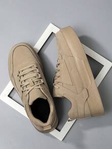 男士复古时尚经典卡其色皮革绒面革混合平底休闲鞋，户外百搭日常穿着舒适轻便系带大码运动鞋，健身房 2000 年代风格情人节创意