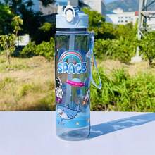 1 Stück kreative personalisierte Muster Isolierbecher; sehr attraktive Cartoon Plastiktasse mit tragbarem Henkel und Strohhalm Sport Wasserflasche