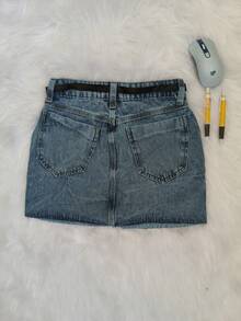 Denim Skirt With Frayed Hem And June Festival - 中等水洗藍 - 查看 2