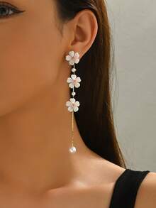 1 Pair Elegant & Sophisticated Women's Earrings, Fashion Faux Pearl Shell 5-Petal Flower Design With Pink Crystal & Tassel Drop, Unique Chic Earrings For Daily, Seasonal, Or Festive Wear - White - View 3