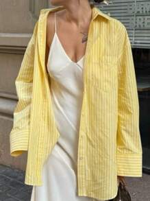 Chemise décontractée pour femmes à motif rayé frais citron jaune avec poches, design simple pour les promenades, les trajets, le streetwear