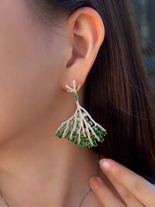 1 pereche de cercei lungi placați cu aur, cu zirconiu cubic verde și albastru, cu design de fustă, pentru femei, accesorii pentru nuntă, logodnă, banchet, petrecere, bal, pentru mirese, domnișoare de onoare, prietene, cadou pentru fiice