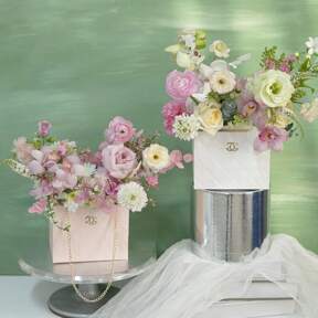 DIY Waterproof Flower Art Packaging Box, Equipped With Paper Bouquets, Flower Storage Buckets And Metal Chain Handbags, Is Suitable For Daily Packaging In Flower Shops, Flower Art Teaching And Festival Gift Packaging. This Multi-Functional Gift Packaging Container Is Suitable For Occasions Such As Valentine's Day, Mother's Day, Birthdays,