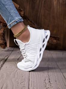 1 Pair Women's Fashion White Running Shoes, Breathable Non-Slip Sneakers, Lightweight Comfortable Outdoor Sports Shoes, Soft Platform Increase Height Retro Chunky Sneakers, Shock Absorbing Mesh Breathable Casual Socks Shoes For Outdoor, School, Travel