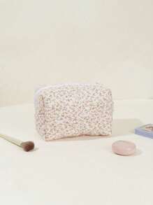 1pc Women's Personalized Quilted Ditsy Floral Cosmetic Bag, Portable Travel Toiletry Organizer, Large Capacity Embroidered Customized Beauty Bag, Soft Multi-Functional Storage Pouch, Ins Style Octagonal Letter Bag, High-Quality Bridesmaid Gift, Suitable For Daily Use, Gift For Family, Friends, Mother, Partner, Mother's Day, Valentine's Day, Nurse Day, Teacher's Day, Christmas, Anniversary, Birthday, High School Senior High School Students, College Students, University Students, Freshman, Sophomore, Underclassmen