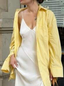 Chemise décontractée pour femmes à motif rayé frais citron jaune avec poches, design simple pour les promenades, les trajets, le streetwear