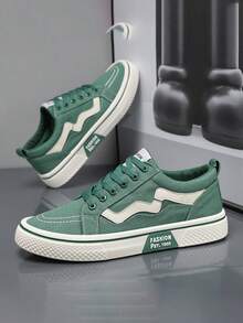 Chaussures en canevas pour hommes étudiants 2025, nouvelles chaussures d'été confortables, respirantes, avec semelle antidérapante, baskets basses décontractées et polyvalentes en style années 2000 pour les jeunes. Idées cadeaux pour la Saint-Valentin