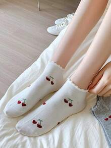 4 Pairs Of Women's Sweet Cute Cherry Pattern Simple Short Socks Ankle Socks Crew Ruffle Edged Socks, Christmas Gift, Girls Socks, Fashion Ins Style Comfortable White Socks In Random Colors, Suitable For All Seasons, For Summer&Fall&Winter