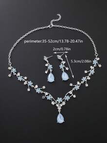 Un ensemble de collier et boucles d'oreilles pendantes en cristaux de fleurs bleues élégantes - Bijoux étincelants en cristal CZ pour femmes, parfait pour les événements du soir et les cadeaux de demoiselle d'honneur - Bleu ciel - Voir 4
