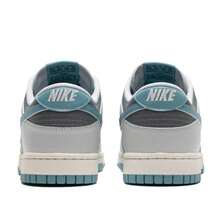 Zapatillas Nike Dunk Low Retro para hombre, zapatos deportivos casuales cómodos y ligeros - Polvo claro/Azul real denim/Gris humo/Blanco vela - Ver 5