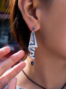 1 par de pendientes colgantes largos y simétricos de plata bañada en plata con circonita cúbica azul, joyería de CZ para mujeres, adecuada para boda, compromiso, baile de promoción, club nocturno, concurso