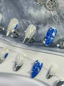10 peças Conjunto de Unhas Falsas Estilo Coreano Meio Amendoado Prateado 3D Decoração Tridimensional Azul Chrome Branco Estilo Y2K Cobertura Total, Para Expressar Seu Amor, Estilo Europeu Punk Garota Legal, com Decoração de Lantejoulas 3D Tridimensional, Conjunto de Unhas Adesivas Decoração de Rosa Festival de Música Nórdico Cobertura Total, Adequado para Meninas e Mulheres, Acompanha 1 Mini Lixa de Unhas e 1 Etiqueta Adesiva