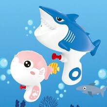 زجاجة مسدس مياه بشكل سمكة القرش أو سمكة الأرنب البحرية، طراز للاستخدام خارج المنزل، مشغلة بالضغط لقذف المياه للعب في الشاطئ صيفاً، قطعة واحدة