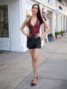 Carolina Barros Pantalones cortos de PU con detalle plisado, bolsillos inclinados y dobladillo enrollado - Negro - Ver 2