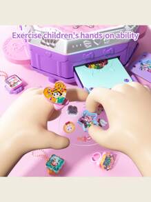 Hasbro Boîte artisanale magique DIY - Artisanat de Noël pour enfants, activité amusante pour une rencontre entre amis et après l'école, cadeau d'anniversaire parfait et décoration de fête
