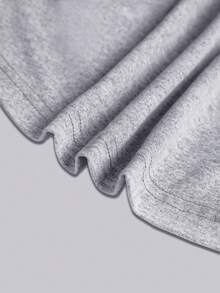 夏日黑白魅力：熊猫印花T恤