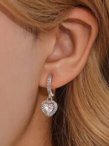 一对经典立方氧化锆水滴心形耳环，925纯银首饰，百搭爱心耳环，精致首饰礼品，适合女孩日常、约会、派对、情人节及其他场合佩戴