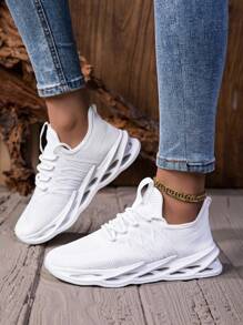 1 Pair Women's Fashion White Running Shoes, Breathable Non-Slip Sneakers, Lightweight Comfortable Outdoor Sports Shoes, Soft Platform Increase Height Retro Chunky Sneakers, Shock Absorbing Mesh Breathable Casual Socks Shoes For Outdoor, School, Travel