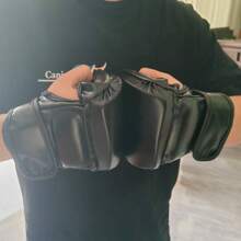 1 pièce Set de gants de boxe à demi-doigts en forme de main fantôme | Gants d'entraînement épais pour adultes pour le travail de sac de frappe et de sac lourd, équipement sportif d'entraînement de réaction au taekwondo, un bon accessoire de fitness comme cadeau pour père