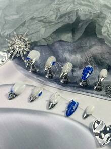 10 peças Conjunto de Unhas Falsas Estilo Coreano Meio Amendoado Prateado 3D Decoração Tridimensional Azul Chrome Branco Estilo Y2K Cobertura Total, Para Expressar Seu Amor, Estilo Europeu Punk Garota Legal, com Decoração de Lantejoulas 3D Tridimensional, Conjunto de Unhas Adesivas Decoração de Rosa Festival de Música Nórdico Cobertura Total, Adequado para Meninas e Mulheres, Acompanha 1 Mini Lixa de Unhas e 1 Etiqueta Adesiva