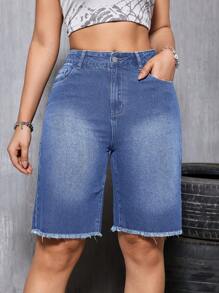 Damskie luźne, sprane szorty jeansowe midi z prostymi nogawkami i przetarciami