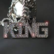 Collar con colgante "REY" encrusted de diamantes con cadena de cuerda