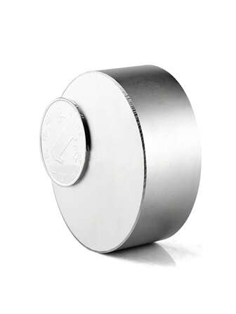 大尺寸钕铁硼圆形磁铁，高性能圆盘形磁铁，适用于冰箱、厨房、装饰、车间、烧烤架、工业制造、重型设备安装及精密校准。磁场分布均匀，吸附力强，确保设备稳定运行。广泛应用于制造业、机器人技术、汽车维修、磁选设备、艺术装置和家居装饰项目。