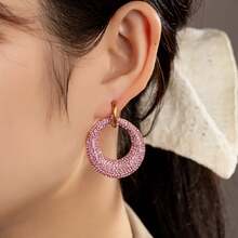 新款时尚女士泥钻圆形耳环 - 不锈钢镶嵌彩色超大可爱圆形耳环，高端法式环形耳环，节日和生日礼物 - 粉色 - 查看 4