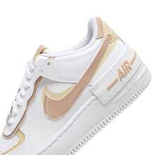 Nike Zapatillas de mujer AF1 SHADOW, cómodas y livianas, calzado deportivo casual DZ1847-111 - Blanco/Efedra/Dorado del equipo/Blanco/Plata metalizado - Ver 7