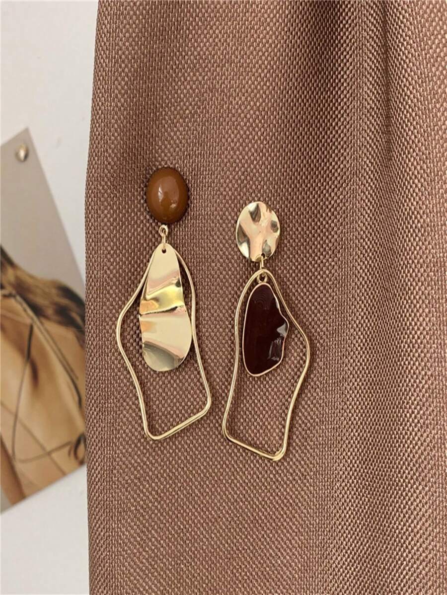 1 Pair European & American Asymmetrical Hollow Stud Earrings