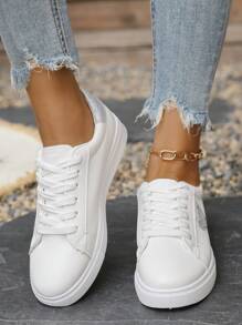 Baskets plates sportives durables pour femmes, chaussures de skateboard extérieur à motif de lacets en forme de cœur, chaussures de sport décontractées légères et confortables à tige basse