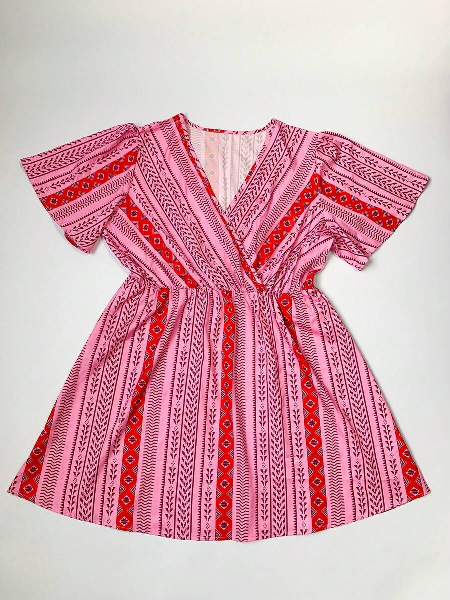 女士加大码夏季图案连衣裙，V 领泡泡袖，女士理想度假装，夏季飘逸连衣裙，适合海滩和休闲，设计独特的必备夏季服装