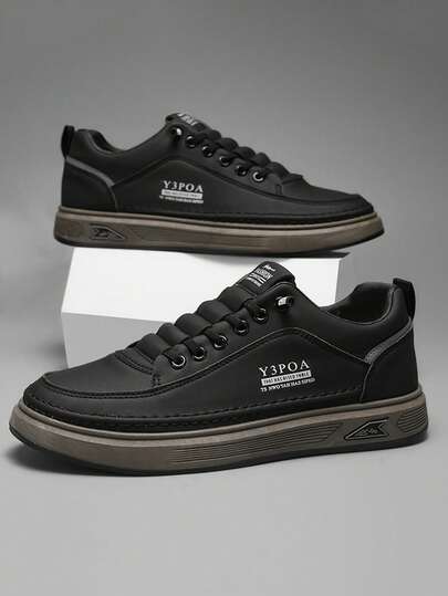 男士休闲运动鞋，四季皆宜，学生滑板鞋，简约时尚户外运动鞋，白色运动鞋，随机字母设计（注意：鞋码偏小，请选购大一码）