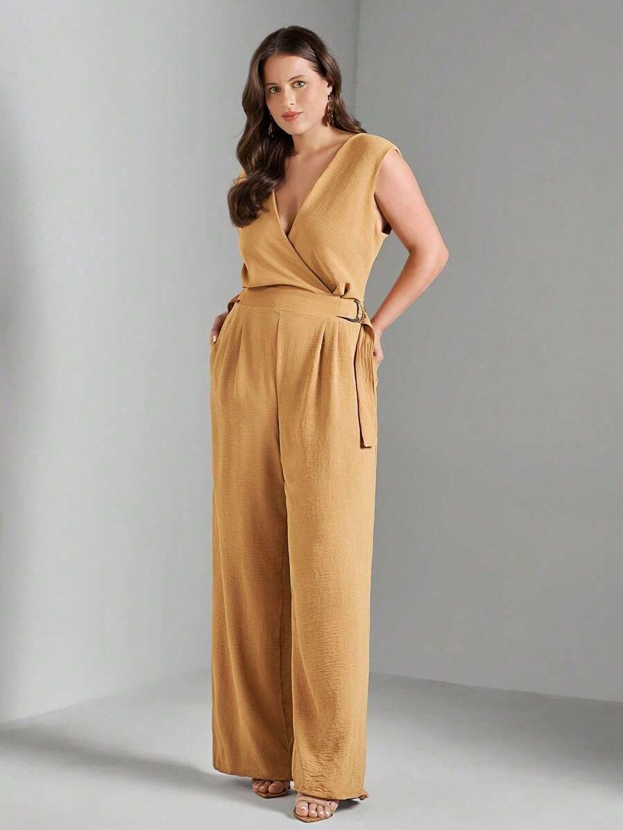 FASHION MIX PREMIUM Elegant Long Jumpsuit Tailored With Detail At The Waist And V-Neckline Plus Size Women's Fits 46 To 50 - 米色 - 查看 1