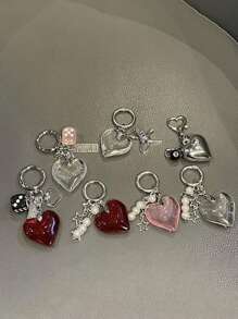 1 pièce Porte-clés en forme de cœur avec lettre cerise, en alliage de zinc élégant et à la mode, personnalisé. Porte-clés cerise polyvalent et haut de gamme, unique, accessoire de sac, pendentif. Cadeau créatif spécial, accessoires de voiture, charms de sac