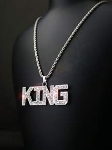 Collar con colgante "REY" encrusted de diamantes con cadena de cuerda