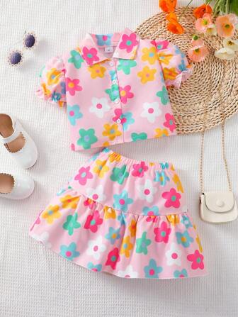 夏季儿童正装，女童两件套休闲套装：数码花卉印花短袖翻领纽扣开衫上衣和百褶裙，适合 4-7 岁儿童、派对、学校、户外穿着