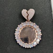 (Hecho a medida) Marco de foto redondo de cubic zirconia grande personalizado, colgante de cuello de estilo hip hop con cubic zirconia de latón para uso diario, incluye cadena de cuerda trenzada de 50 cm