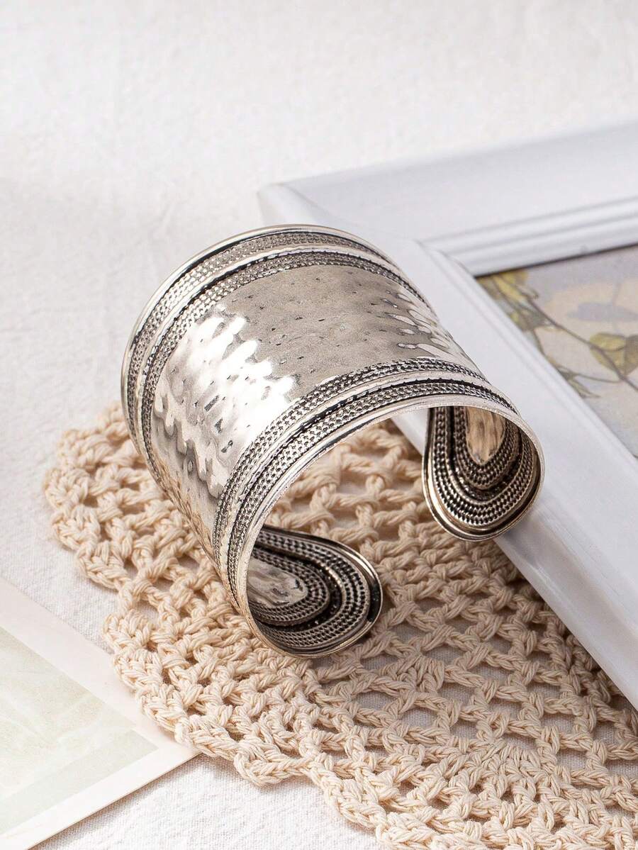 1 Pc Elegant Bohemian Style Luxury Retro Geometric Pattern Fashion Bracelet, Suitable For Women To Wear Casually Or On Dates - Antique Silver - View 1