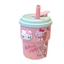 Sanrio Eine süße Cartoon-Wassertasse von Sanrio mit einem niedlichen aufklebbaren Trinkhalm, geeignet für Büro, Lesen und Zuhause. Eine Kaffee- und Milchtasse mit großem Fassungsvermögen