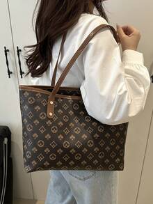 这款2025经典复古印花托特包，采用扑克牌图案设计，搭配棕色皮革手柄和金属铆钉点缀，展现丰富的质感。容量宽敞实用，非常适合日常通勤、购物和大学使用。 - 咖啡 - 查看 3